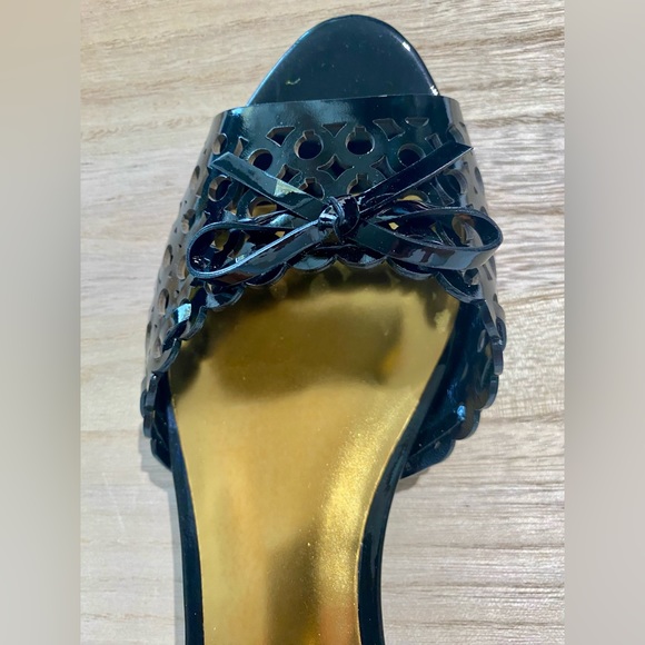 COACH - IZABEL - Size 8.5B - black patent-leather kitten heels **25% OFF** - Picture 4 of 9